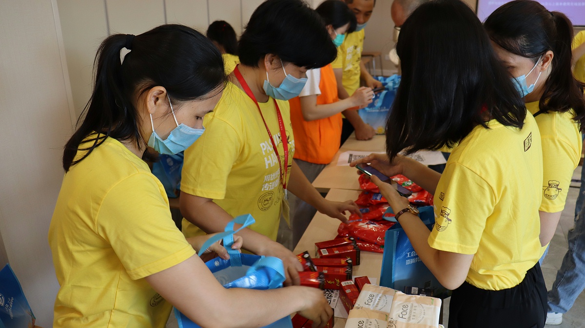 Ag亞洲集團(tuán)食品-工會(huì)送清涼活動(dòng) (2)