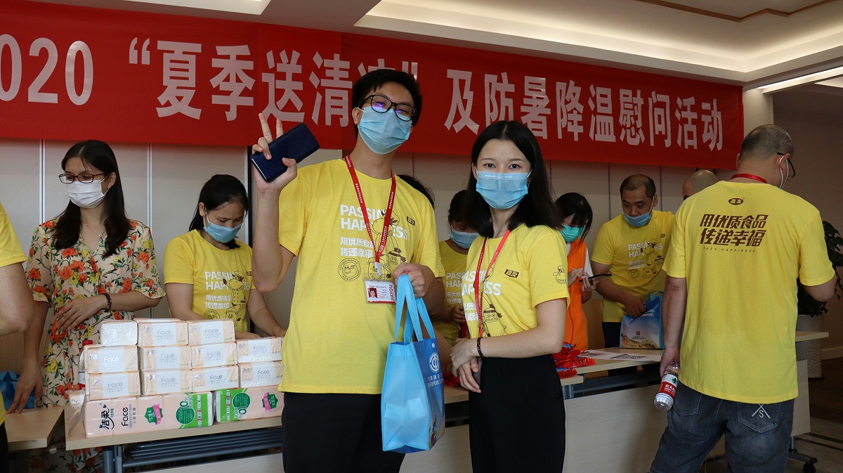Ag亞洲集團(tuán)食品-工會(huì)送清涼活動(dòng) (3)