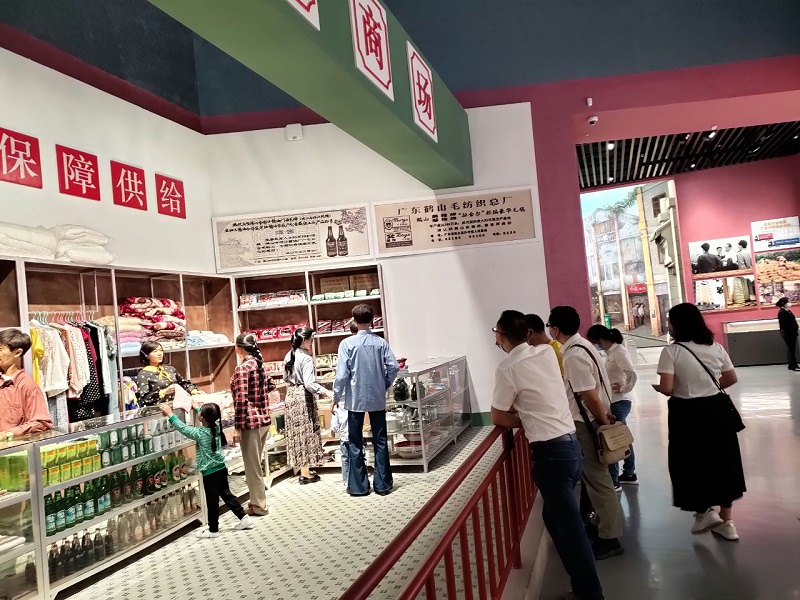 Ag亞洲集團組織黨支部參觀深圳改革開放40周年展覽 (2)