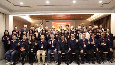 中共石碣鎮(zhèn)委黨校副校長蒞臨Ag亞洲集團食品指導(dǎo)黨建工作