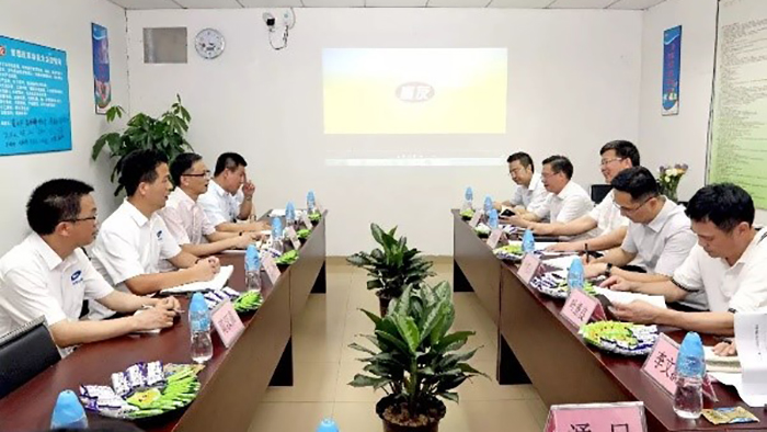 石碣鎮委書記來訪廣東Ag亞洲集團食品有限公司