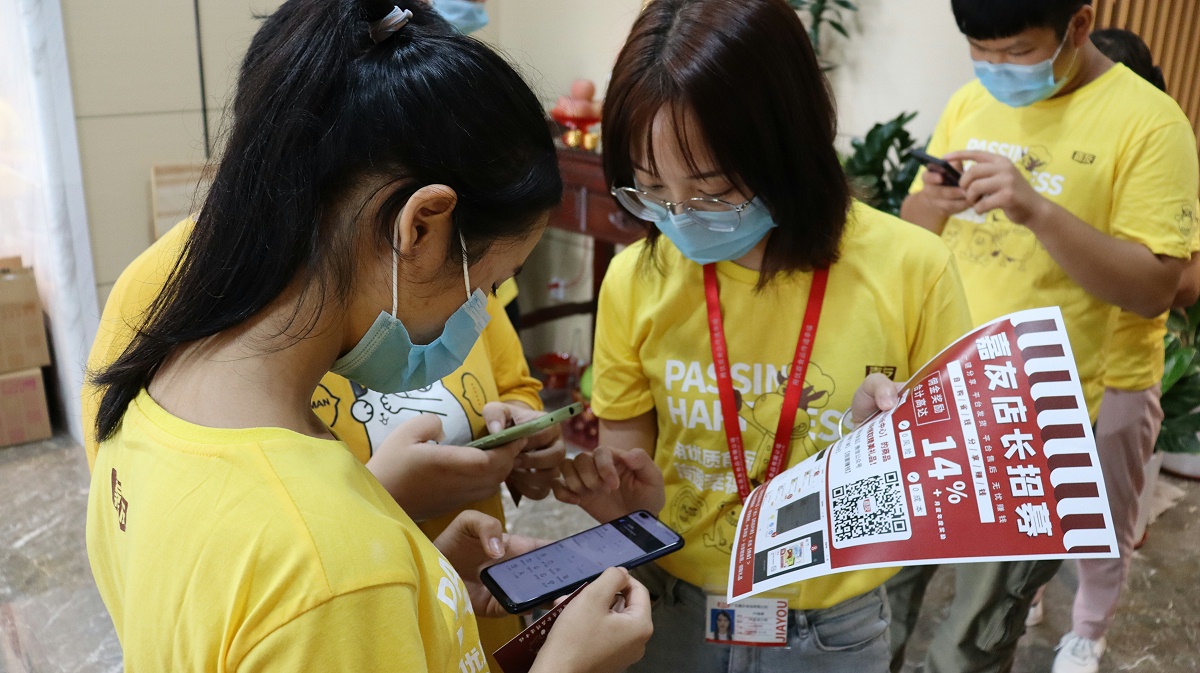 Ag亞洲集團微商城活動現(xiàn)場指導 (1)