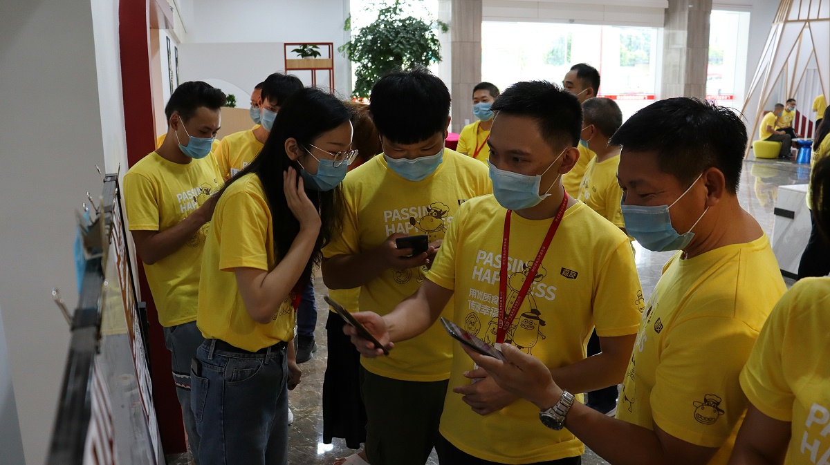 Ag亞洲集團微商城活動現(xiàn)場指導 (3)