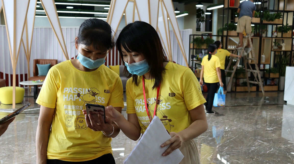 Ag亞洲集團微商城活動現(xiàn)場指導 (2)