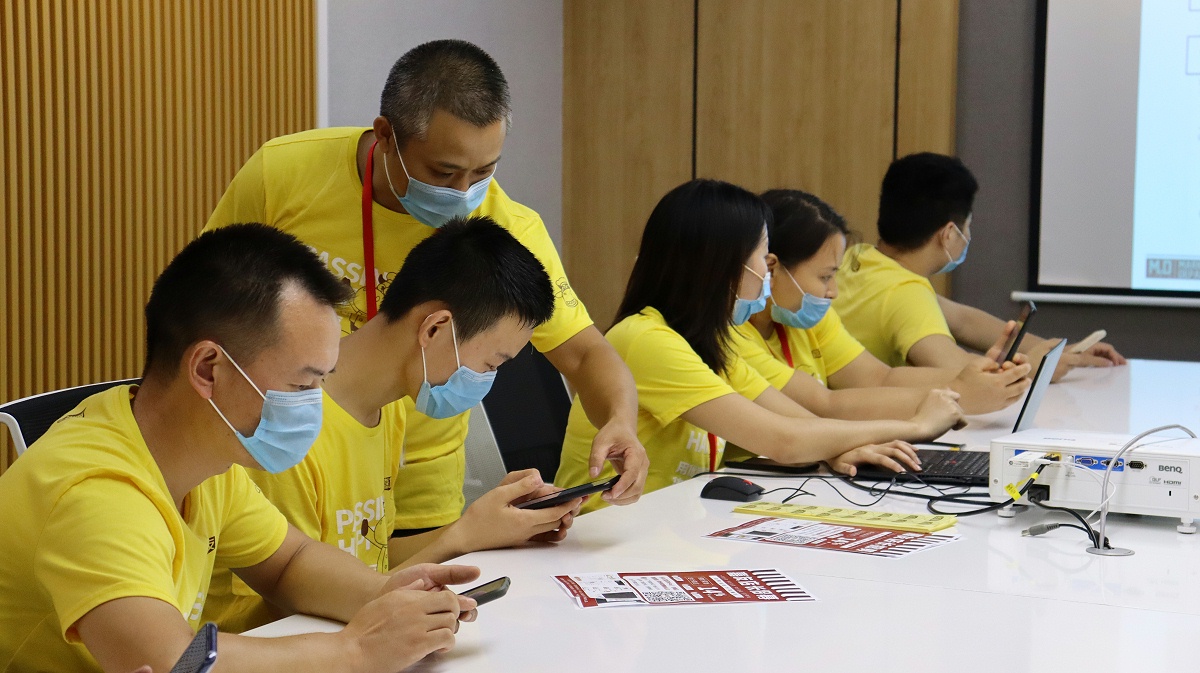 Ag亞洲集團微商城活動現(xiàn)場指導 (10)