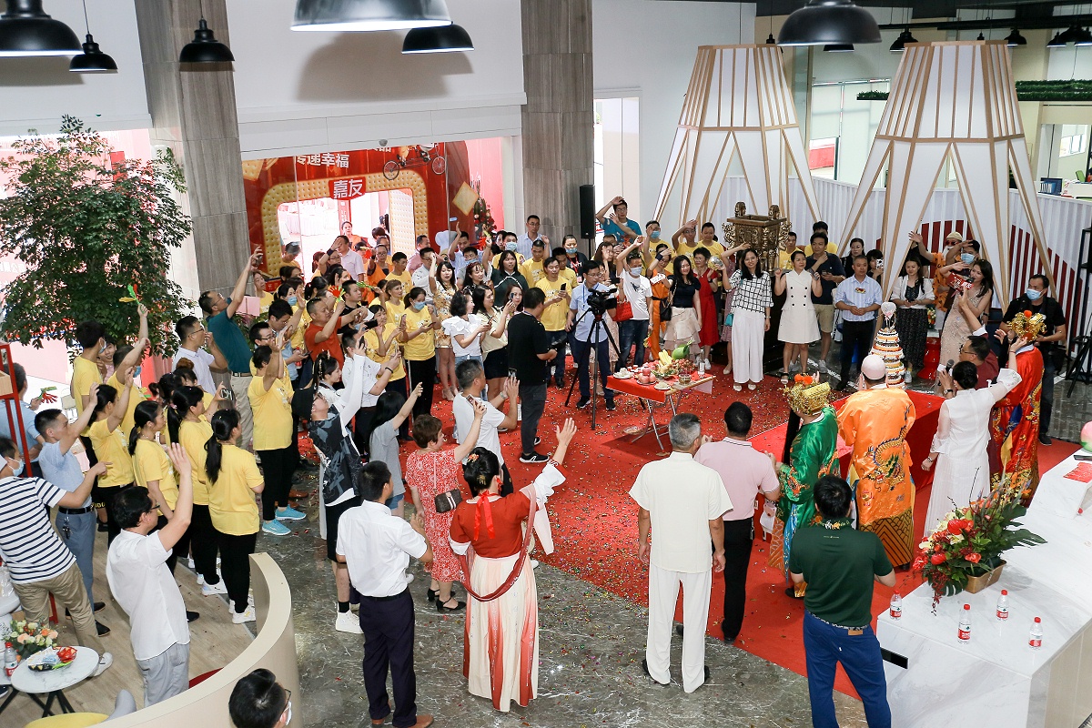 眾多嘉人共同合唱“幸福Ag亞洲集團”