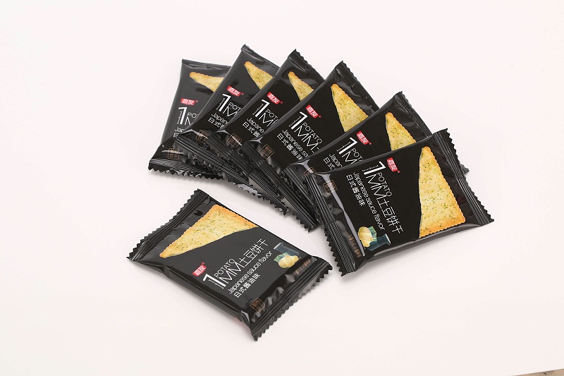 一片一片停不下來的土豆小餅干!薄、香、脆讓人流連忘返 一片一片停不下來的土豆小餅干!薄、香、脆讓人流連忘返